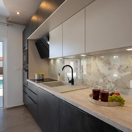 Luxury Klaudia With Private Pool Near Pula Villa
