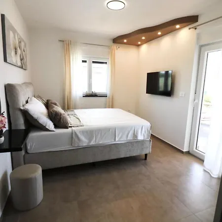 Luxury Klaudia With Private Pool Near Pula Villa