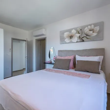 Luxury Klaudia With Private Pool Near Pula Villa *