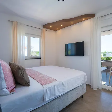 Luxury Klaudia With Private Pool Near Pula
