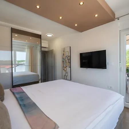 Luxury Klaudia With Private Pool Near Pula Vodnjan