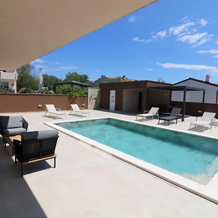 Luxury Villa Klaudia With Private Pool Near Pula *
