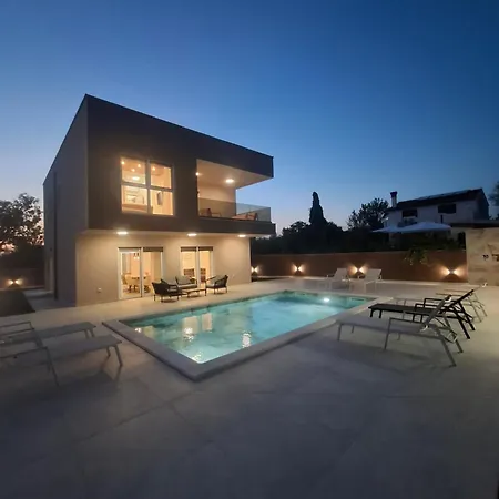 Luxury Klaudia With Private Pool Near Pula