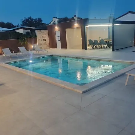 Luxury Klaudia With Private Pool Near Pula Vodnjan