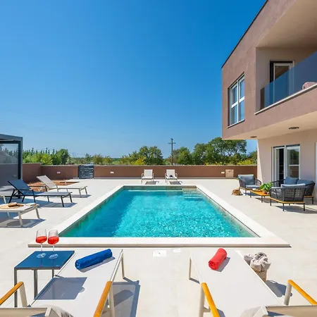 Luxury Klaudia With Private Pool Near Pula Vodnjan