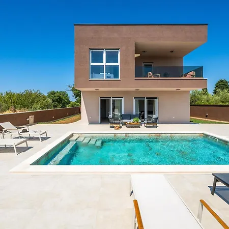 Luxury Klaudia With Private Pool Near Pula Vila *