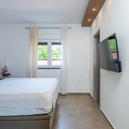 Luxury Klaudia With Private Pool Near Pula Vodnjan